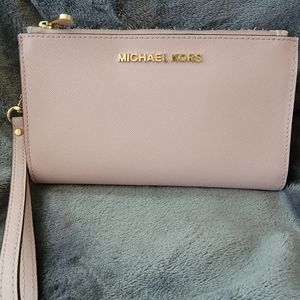 !Michael Kors double zip wallet/wristlet